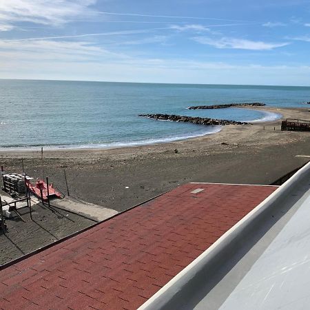 לדיספולי Roma Meraviglioso Attico Sul Mare מראה חיצוני תמונה