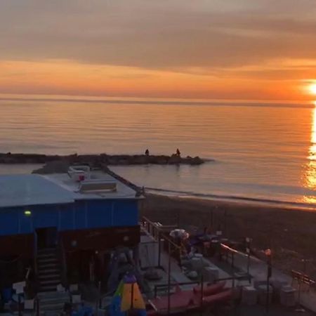 לדיספולי Roma Meraviglioso Attico Sul Mare מראה חיצוני תמונה